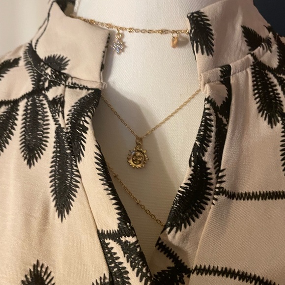 Luna Rae cream top with black embroidered leaves Sz XL - Picture 5 of 6